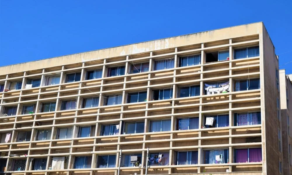 Σοκ στη Θεσσαλονίκη: 32χρονη έκανε απόπειρα αυτοκτονίας στις φοιτητικές εστίες - Στο αυτόφωρο ο φίλος της γιατί δεν την εμπόδισε